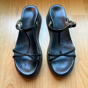 Labucq platform sandals